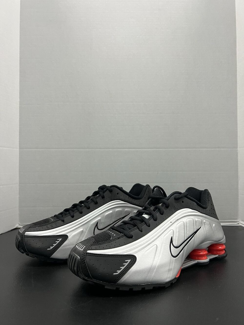 Nike Shox R4 Retro OG 2024 BV1111 008 Size 6.5 Men Size 8 Women Red Black Silver